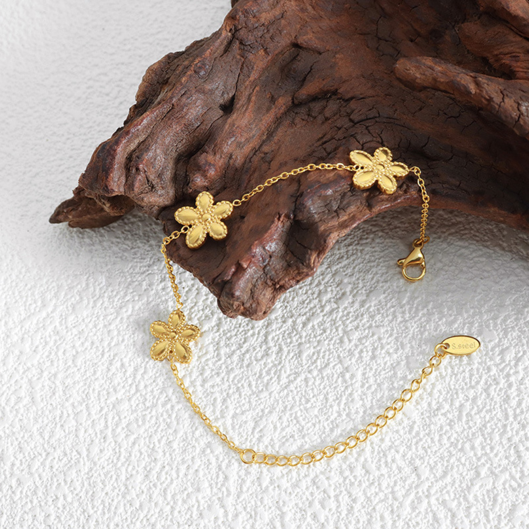 Ronde de Fleurs Bracelet and Pendant Set
