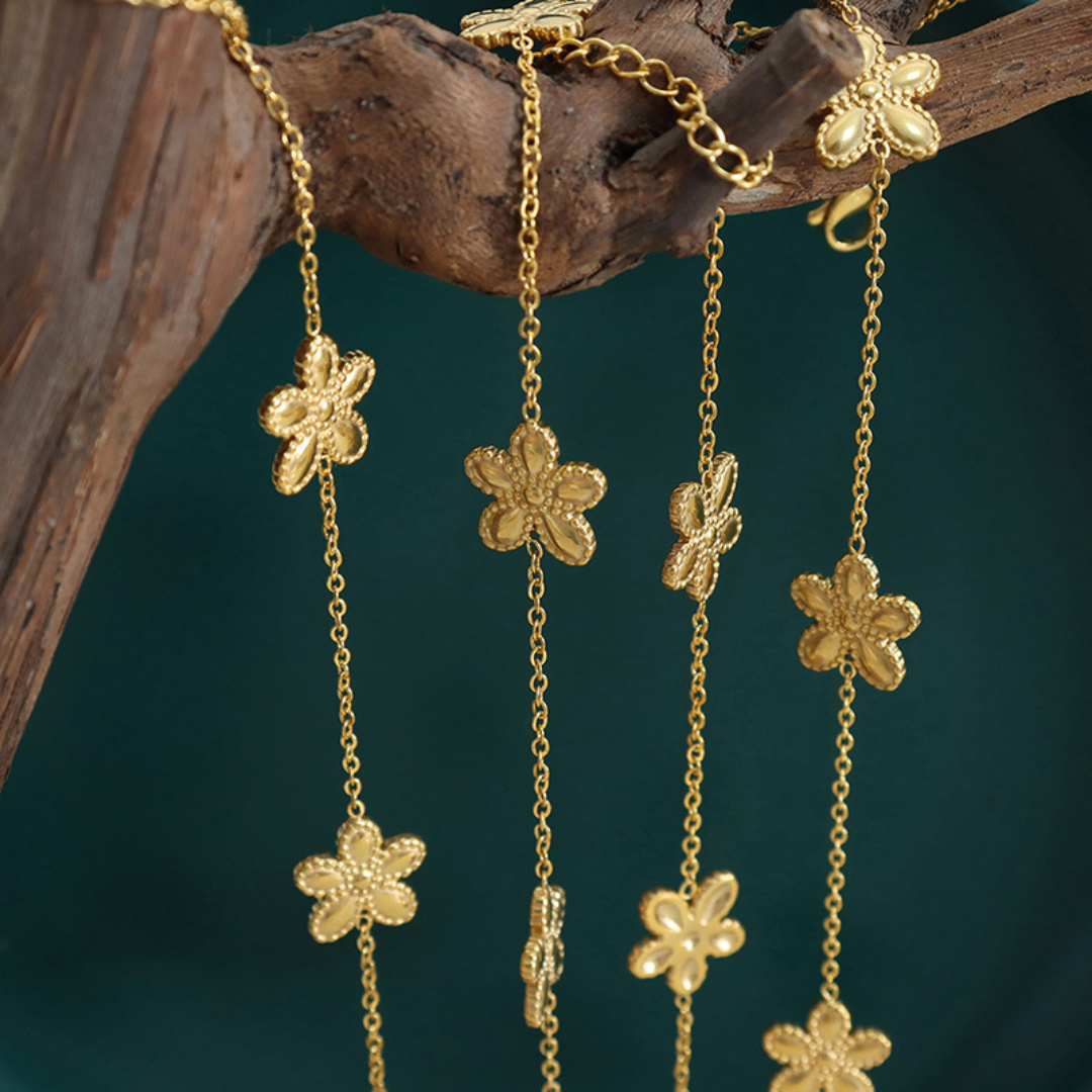 Ronde de Fleurs Bracelet and Pendant Set