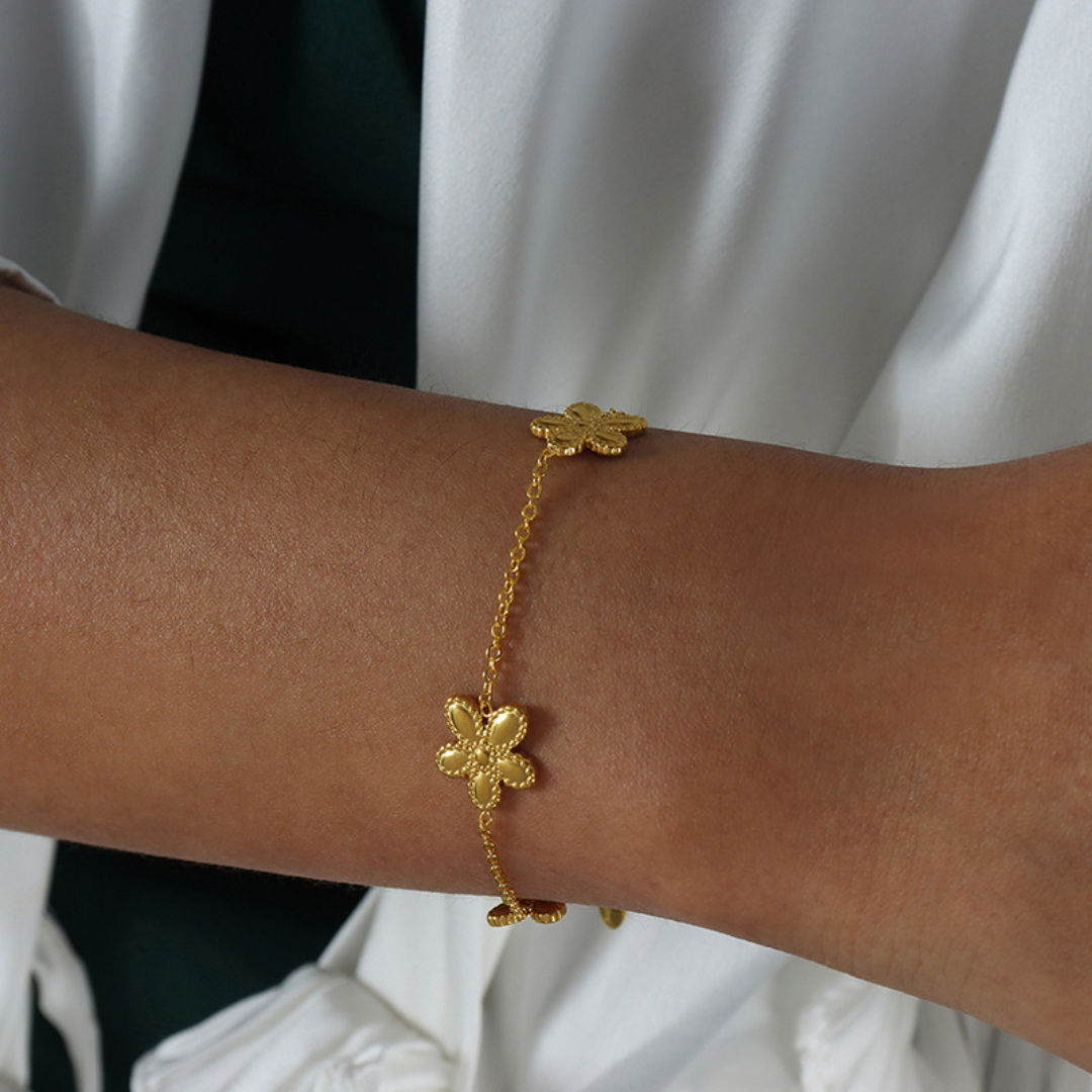 Ronde de Fleurs Bracelet and Pendant Set