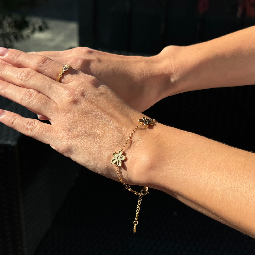 Ronde de Fleurs Bracelet and Pendant Set